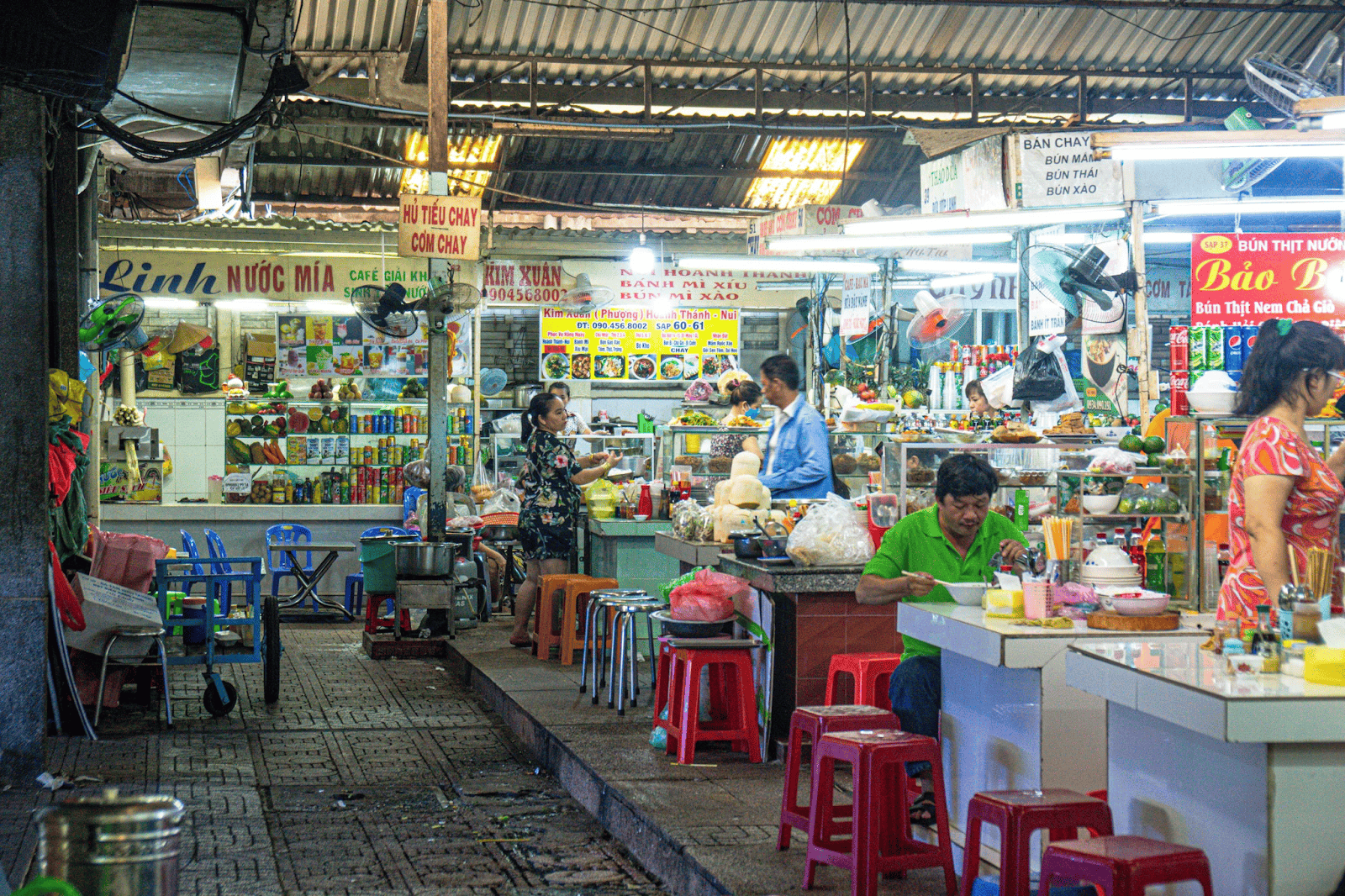 discover local market off the beaten path xom chieu 