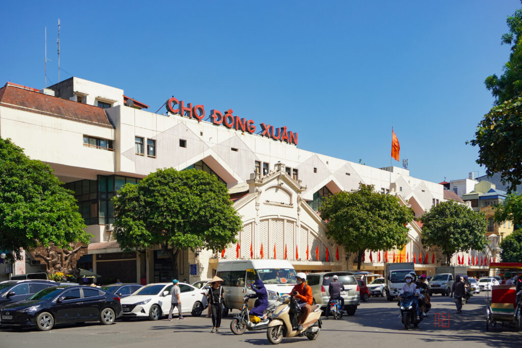 Dong Xuan market hanoi old quarter