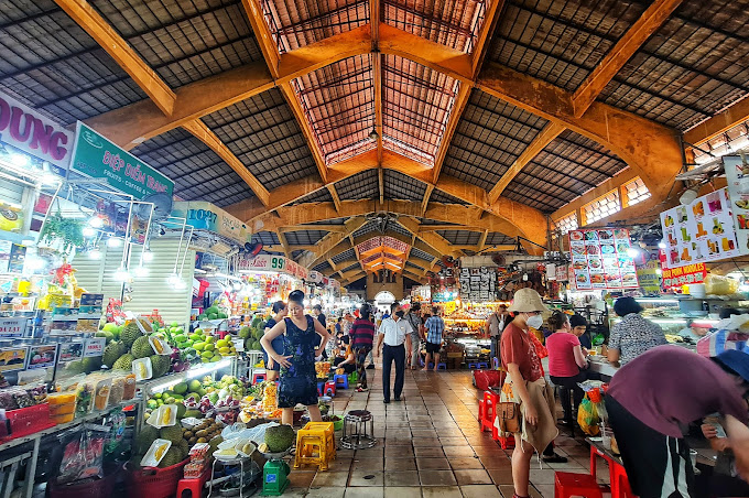 Street Food Area inside Ben Thanh market