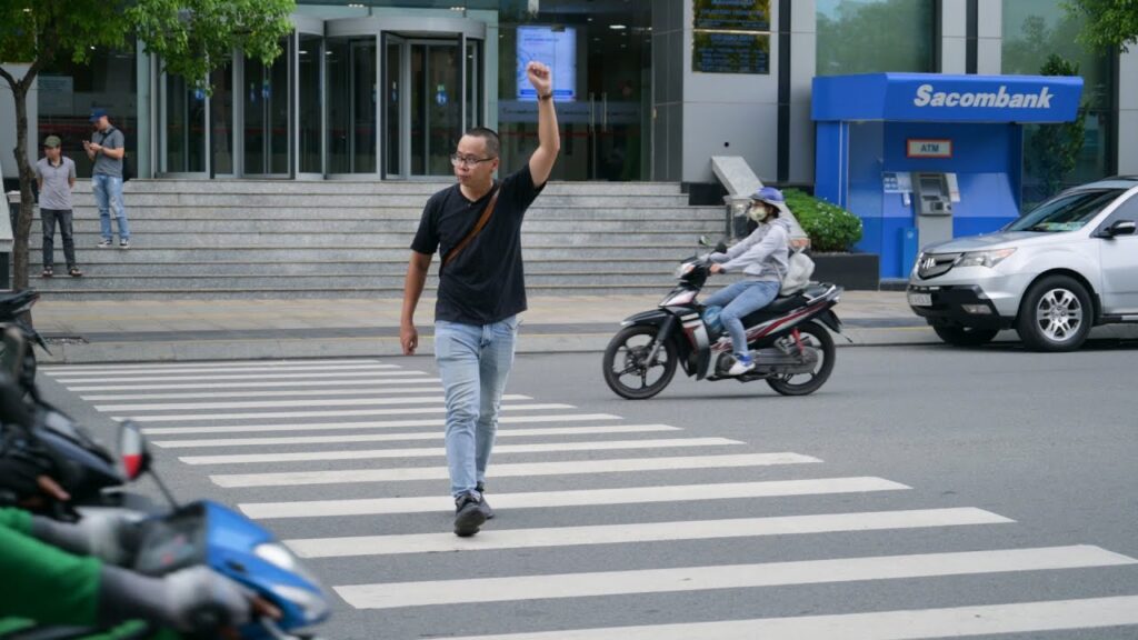 how to cross the street like local in Ho Chi Minh city