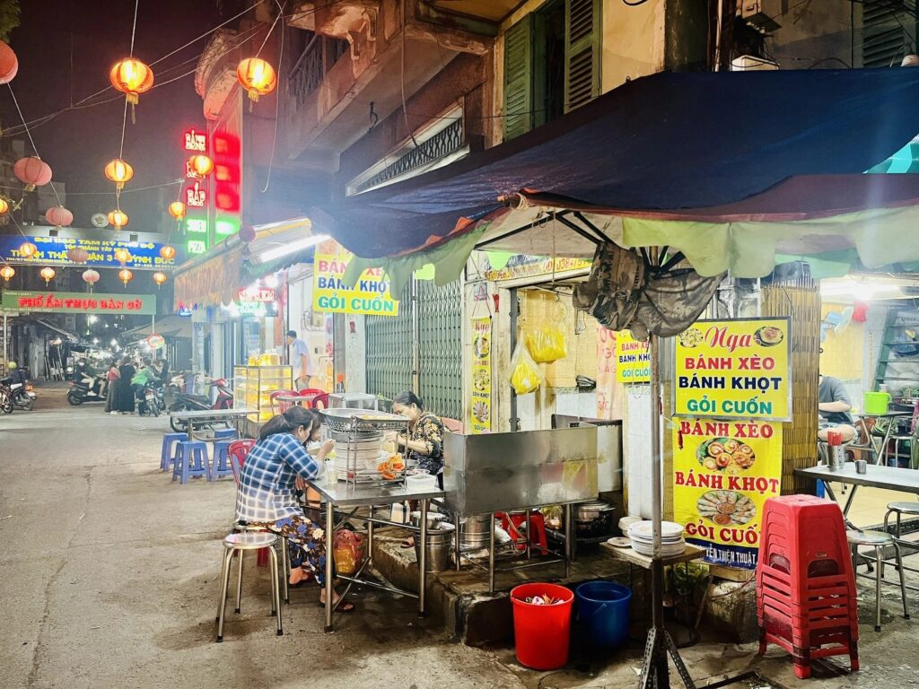 Top street foods places in Saigon