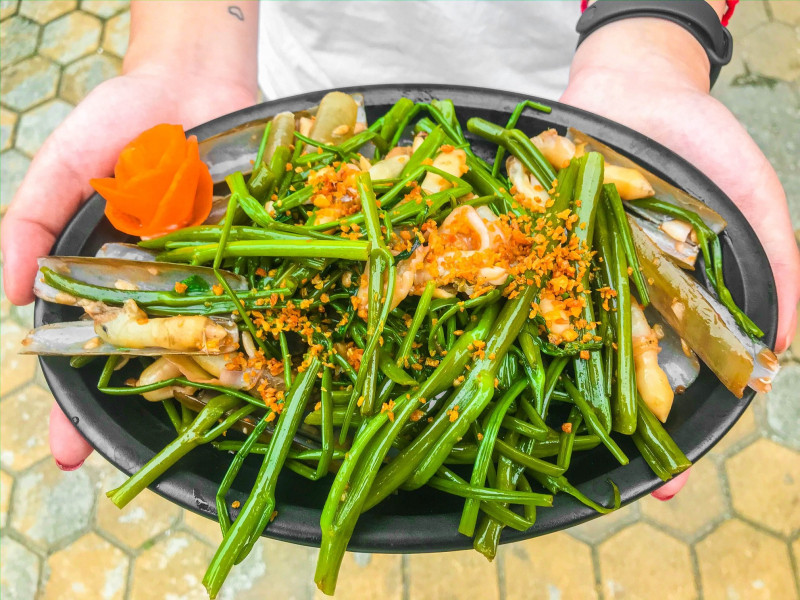 top local street food places in Saigon