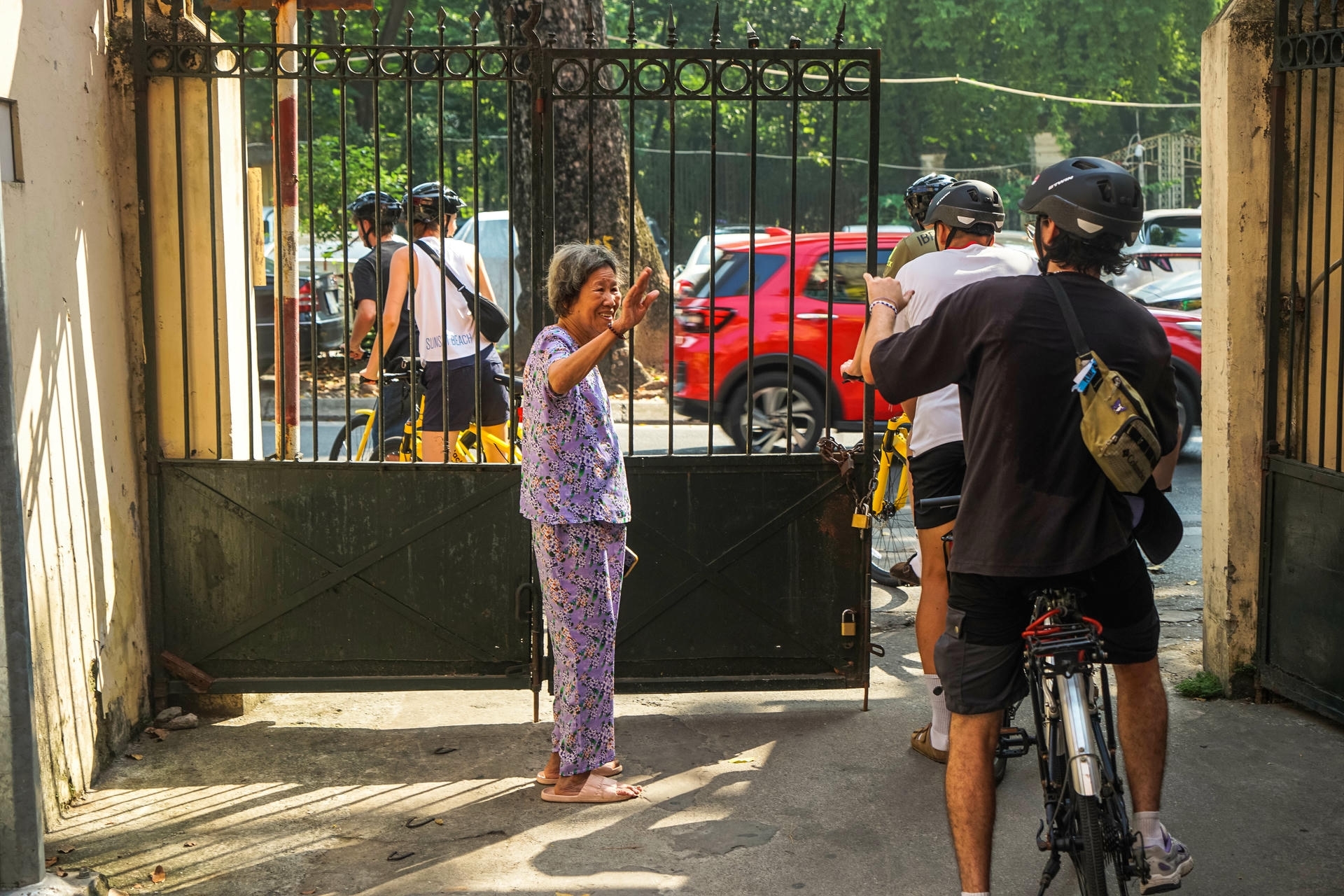 cycling in hanoi