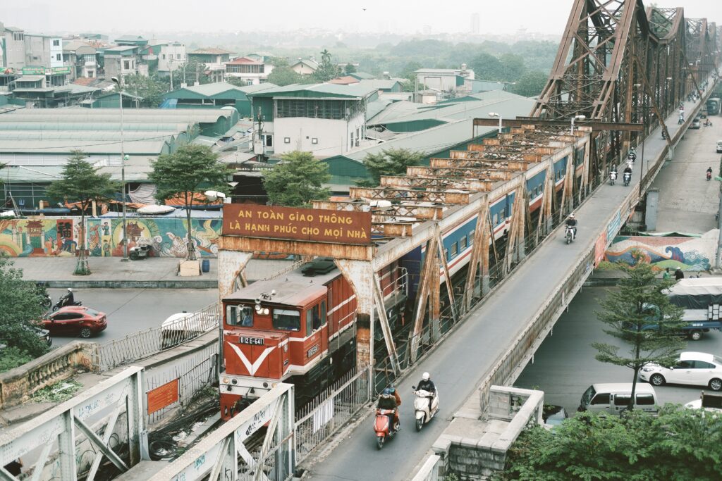 long bien bridge hanoi travel