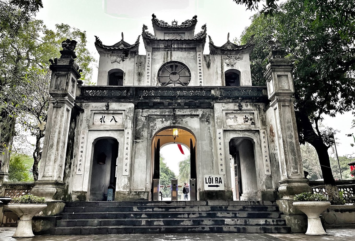 what to do in west lake hanoi 
