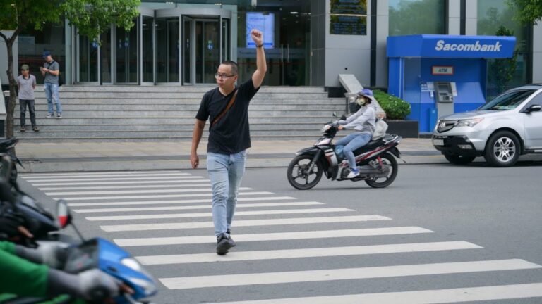 traffic tips in Vietnam