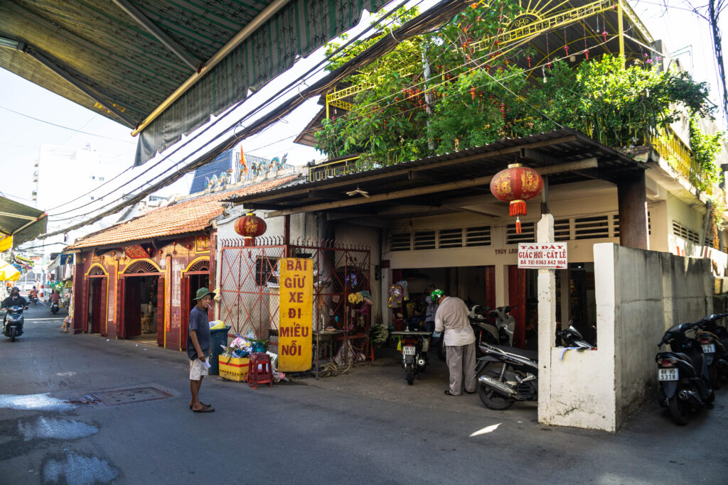 phu chau floating temple hcm