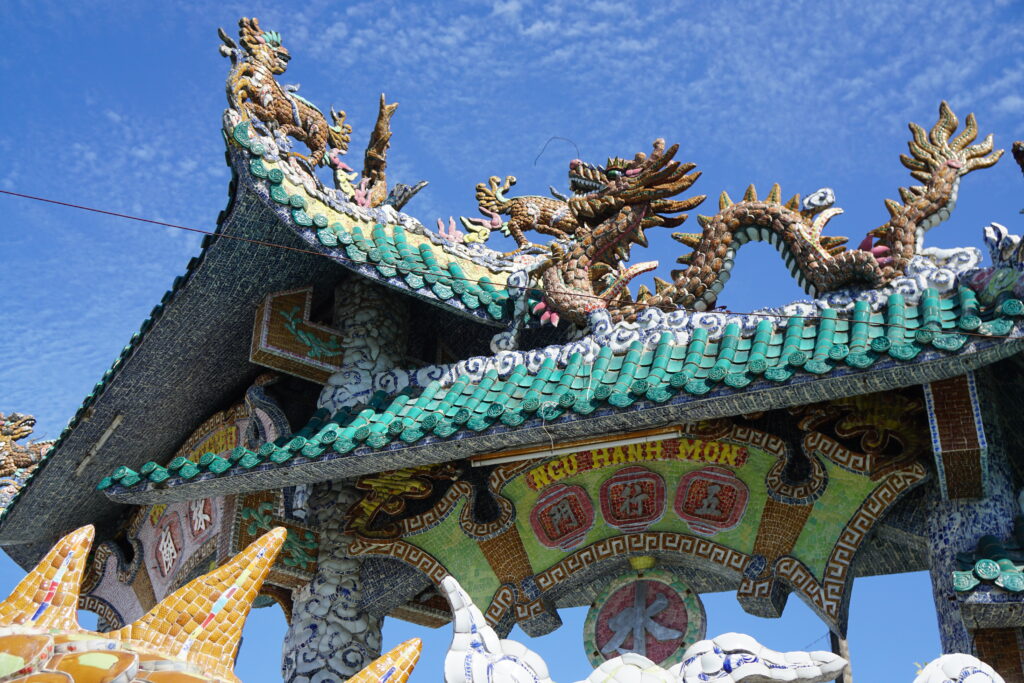 phu chau temple dragon floating