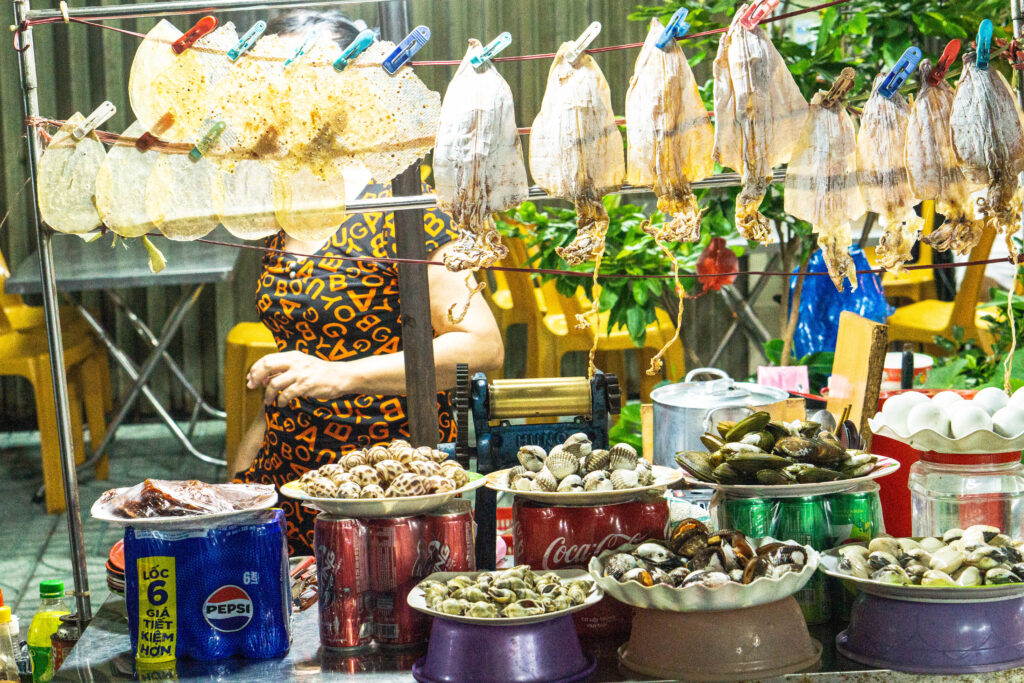 phung hung market cholon street food at night