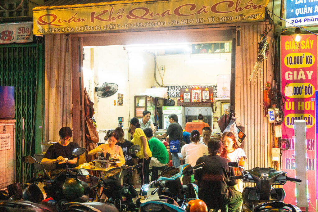 discover phung hung street foood at cholon china town night time