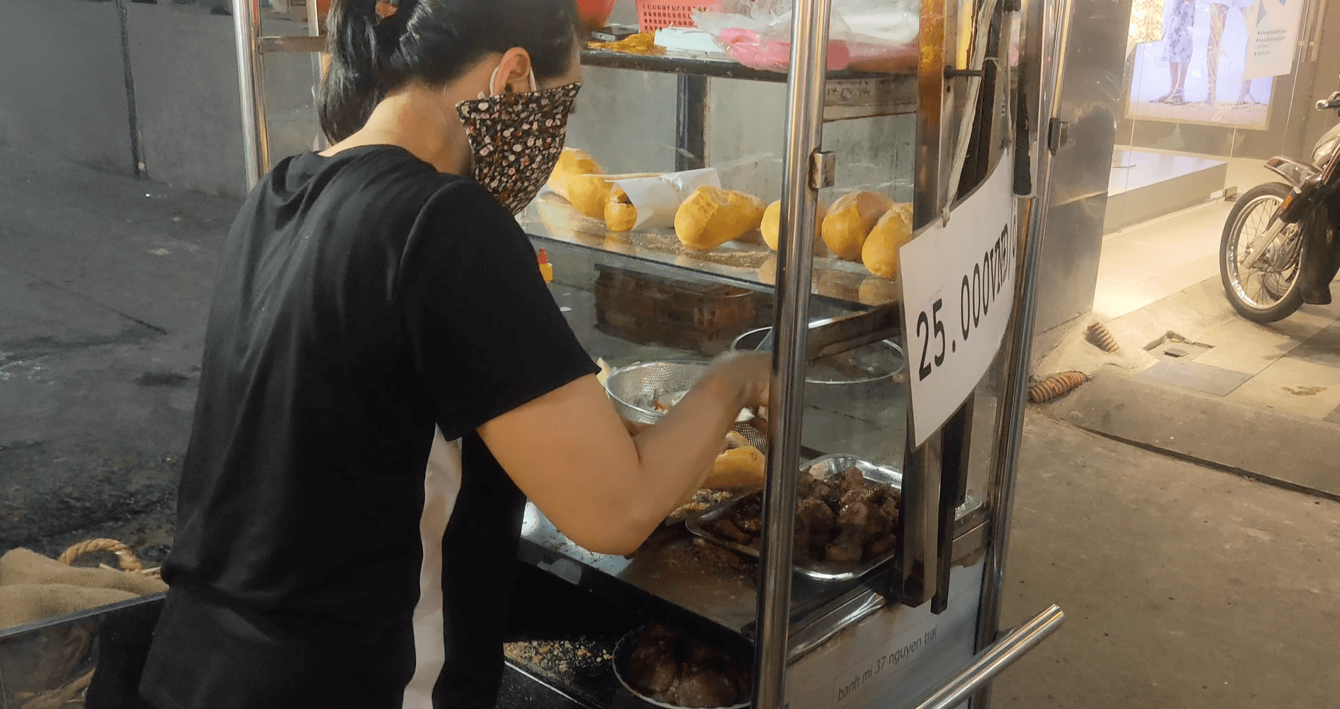 things to do in ho chi minh city at night