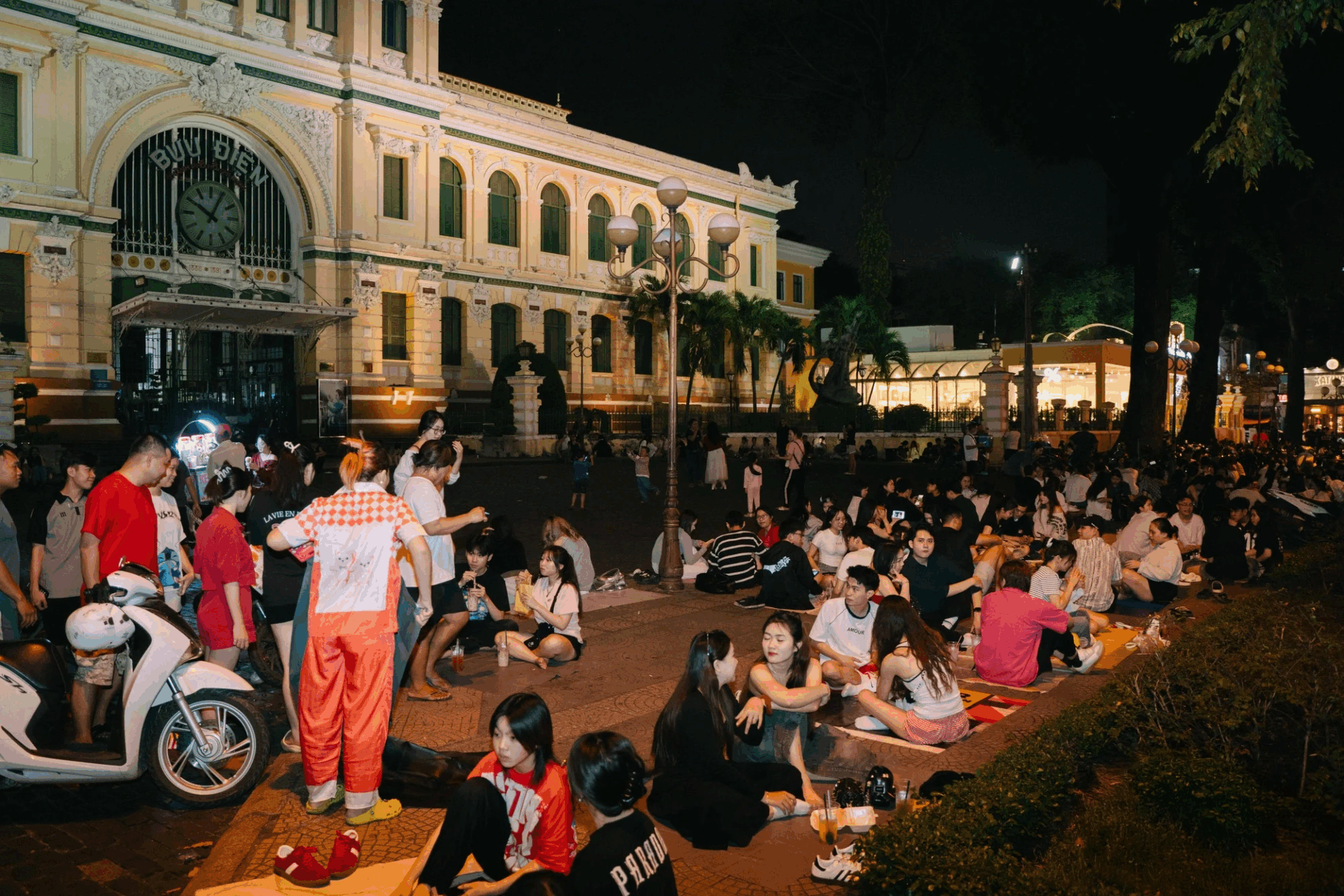 things to do in ho chi minh city at night