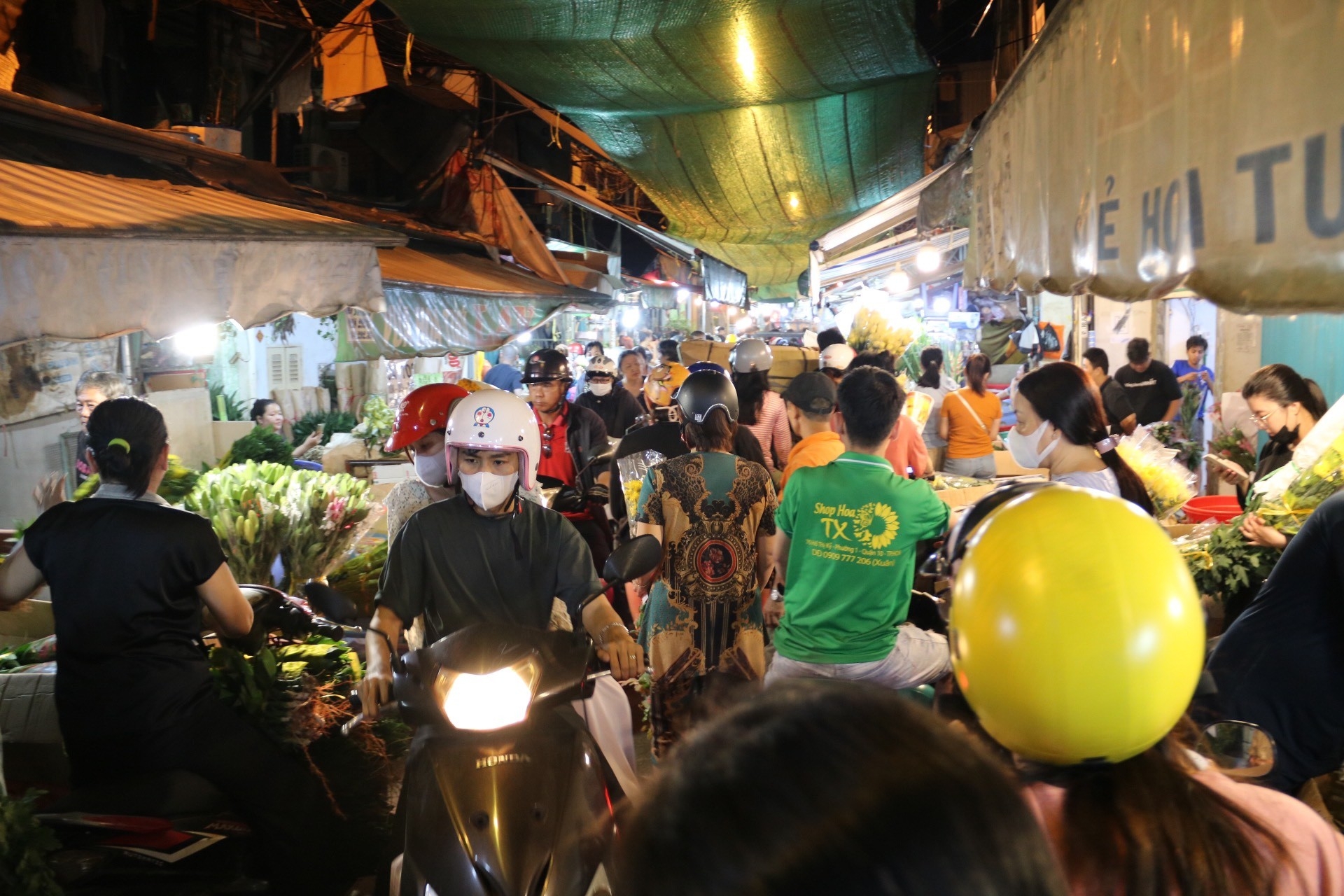 things to do in ho chi minh city at night
