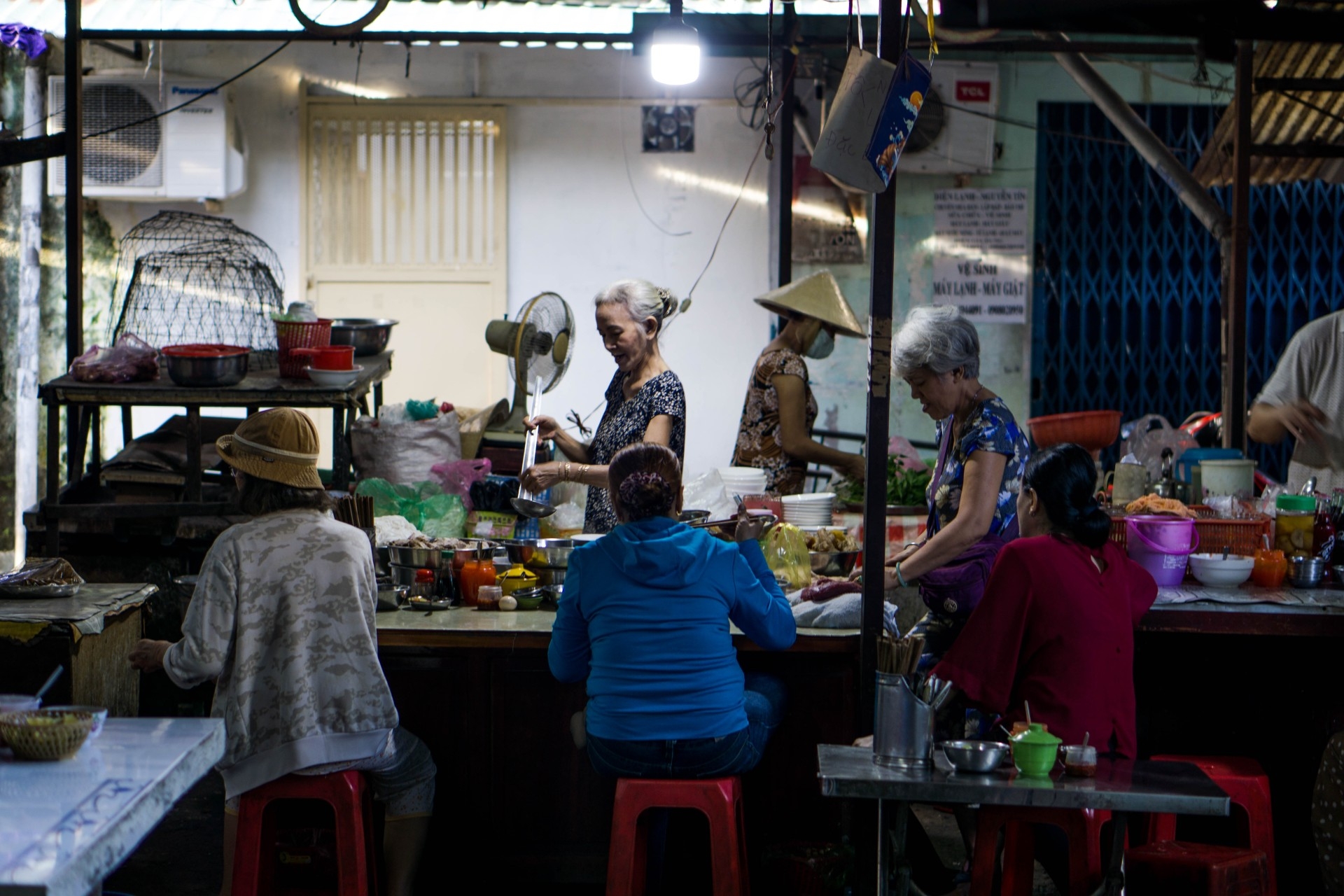 things to do in ho chi minh city at night