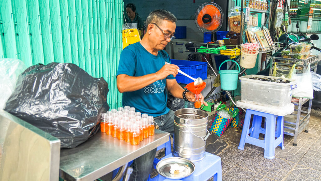 Experience Nguyen Thuong Hien Food street 