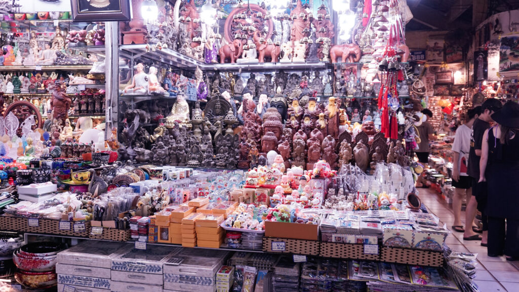 Shopping at Ben Thanh Market 