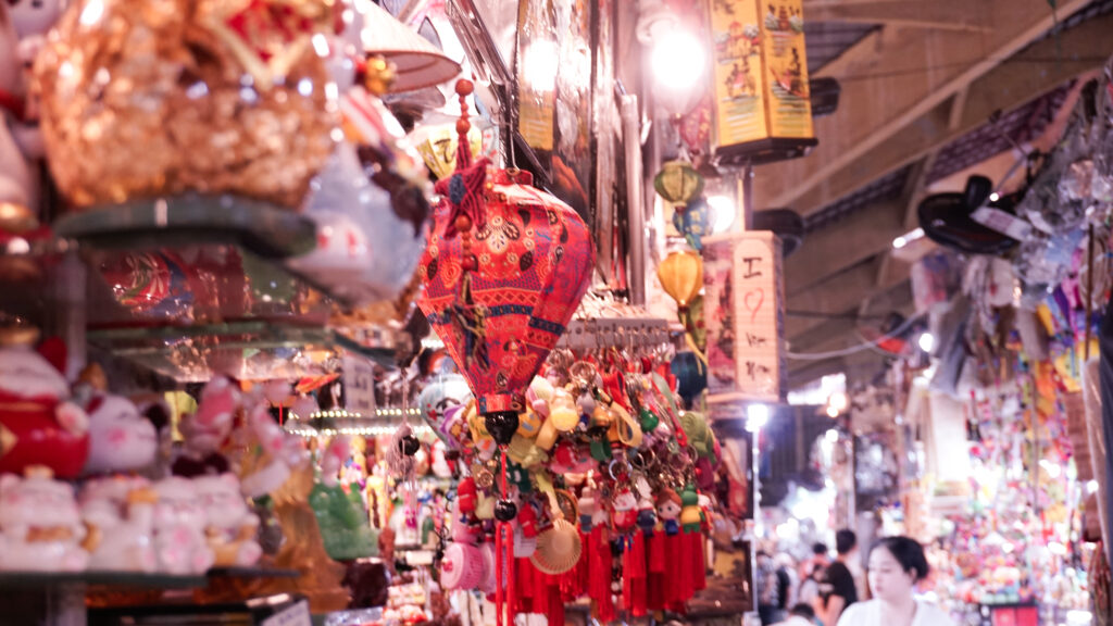 Shopping at Ben Thanh Market 