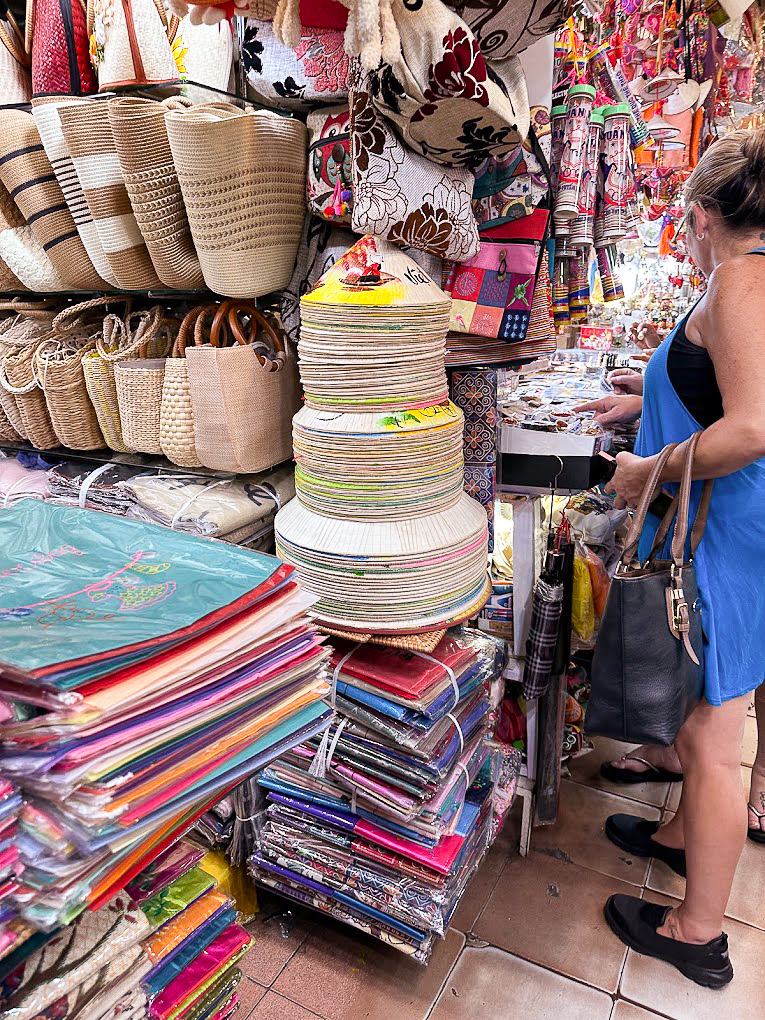 Shopping at Ben Thanh Market 