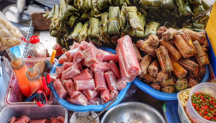 Experience Nguyen Thuong Hien Food street 