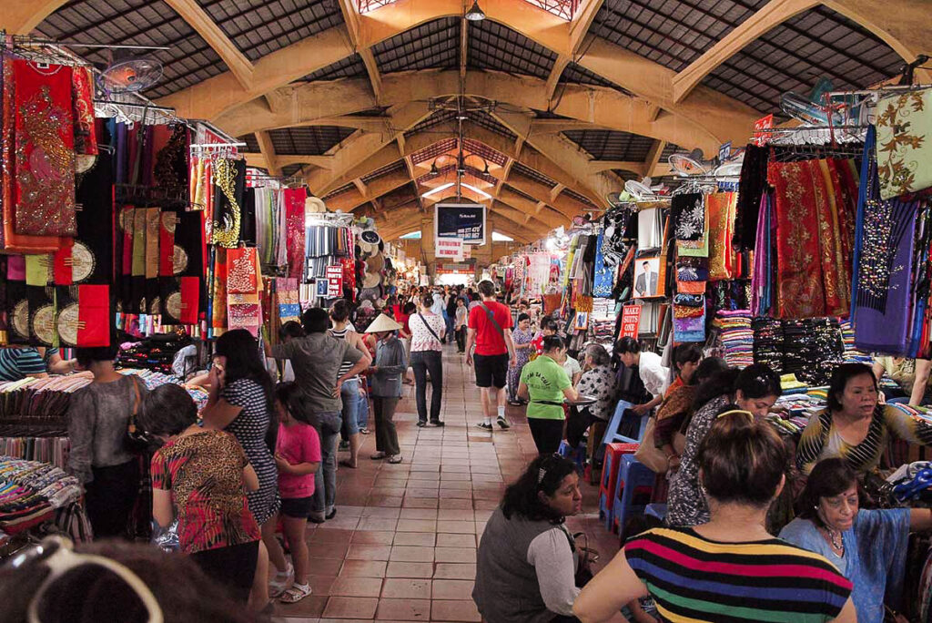 Shopping at Ben Thanh Market 