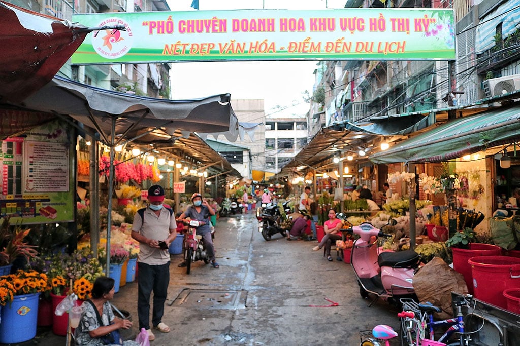 Where to Walk Around Saigon at Night