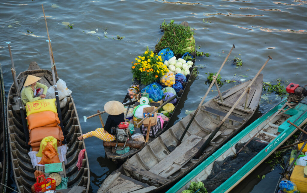  Floating markets in Vietnam 