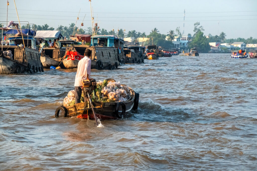 Floating markets in Vietnam 