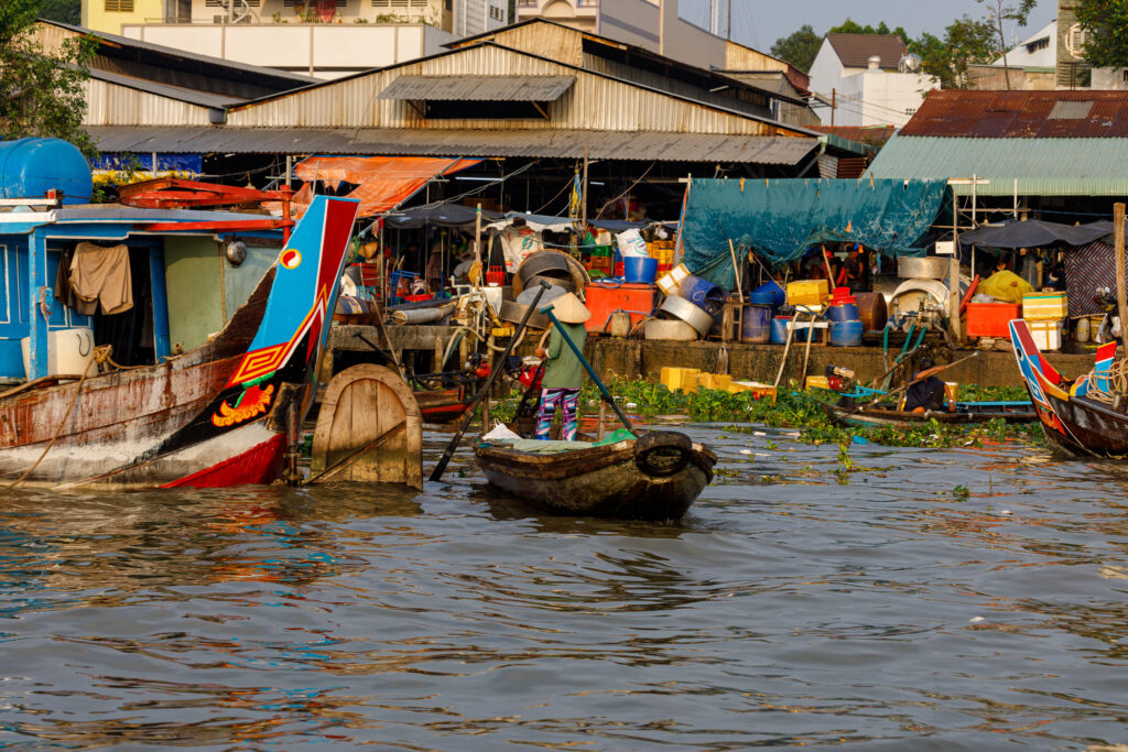 Floating markets in Vietnam 