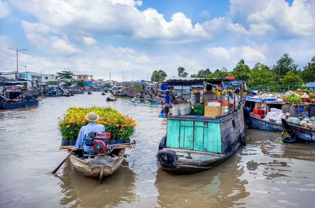 Floating markets in Vietnam 