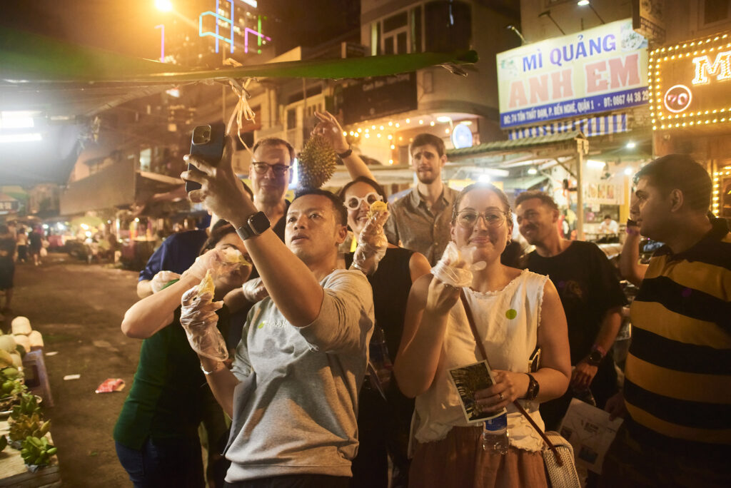 how to cross the road in vietnam