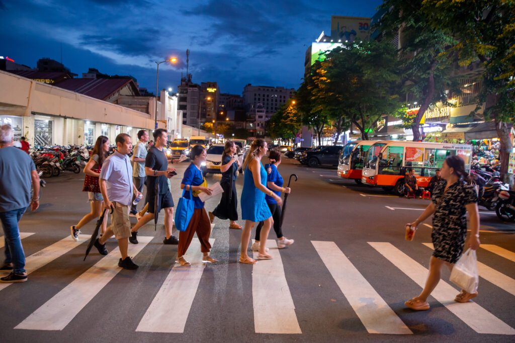 cross the road in vietnam