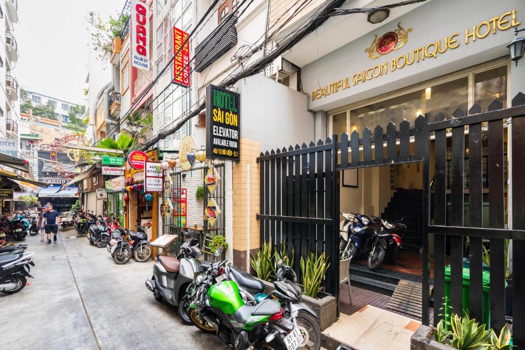 Why is Bui Vien Walking Street dubbed the 'Western Street'?