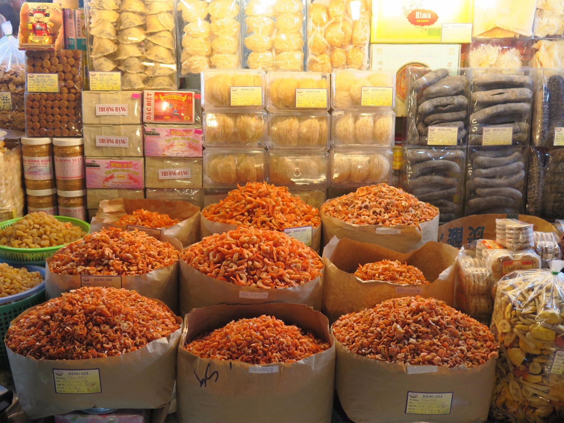 binh tay market shops