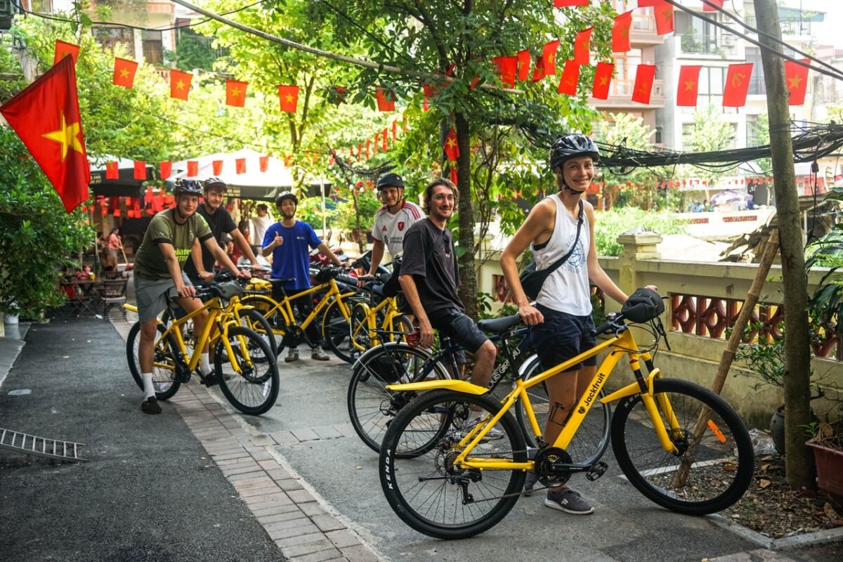 hanoi cycling tour off the beaten path