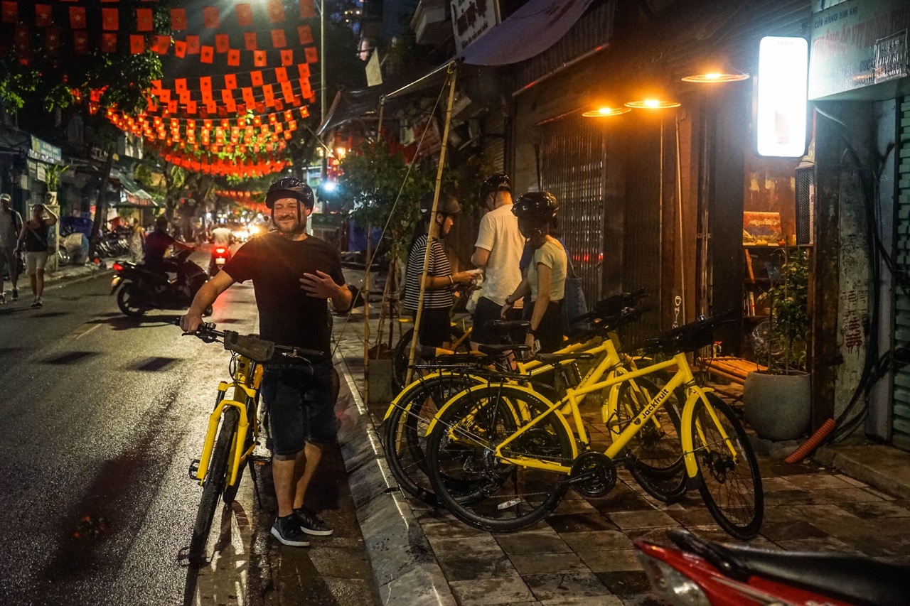 Hanoi Foodie Night Ride: Cycle, Eat, Repeat - Image 46