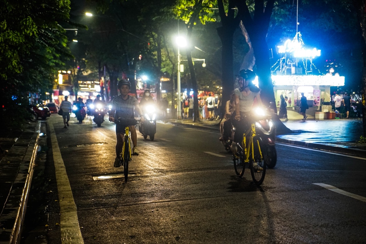 Hanoi Foodie Night Ride: Cycle, Eat, Repeat - Image 44