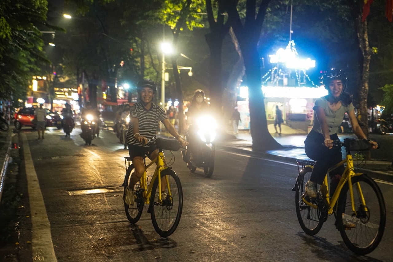 Hanoi Foodie Night Ride: Cycle, Eat, Repeat - Image 43
