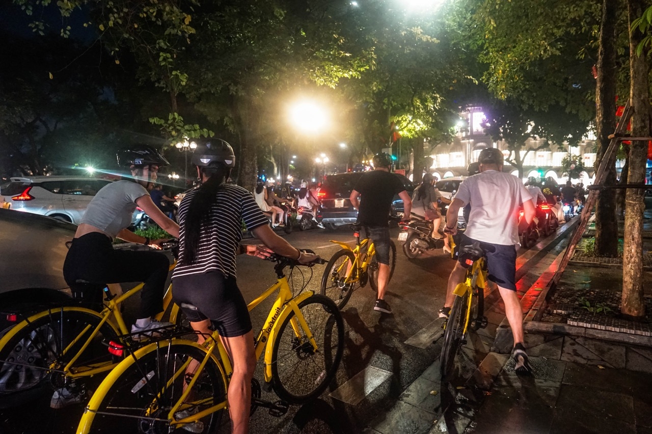 Hanoi Foodie Night Ride: Cycle, Eat, Repeat - Image 42