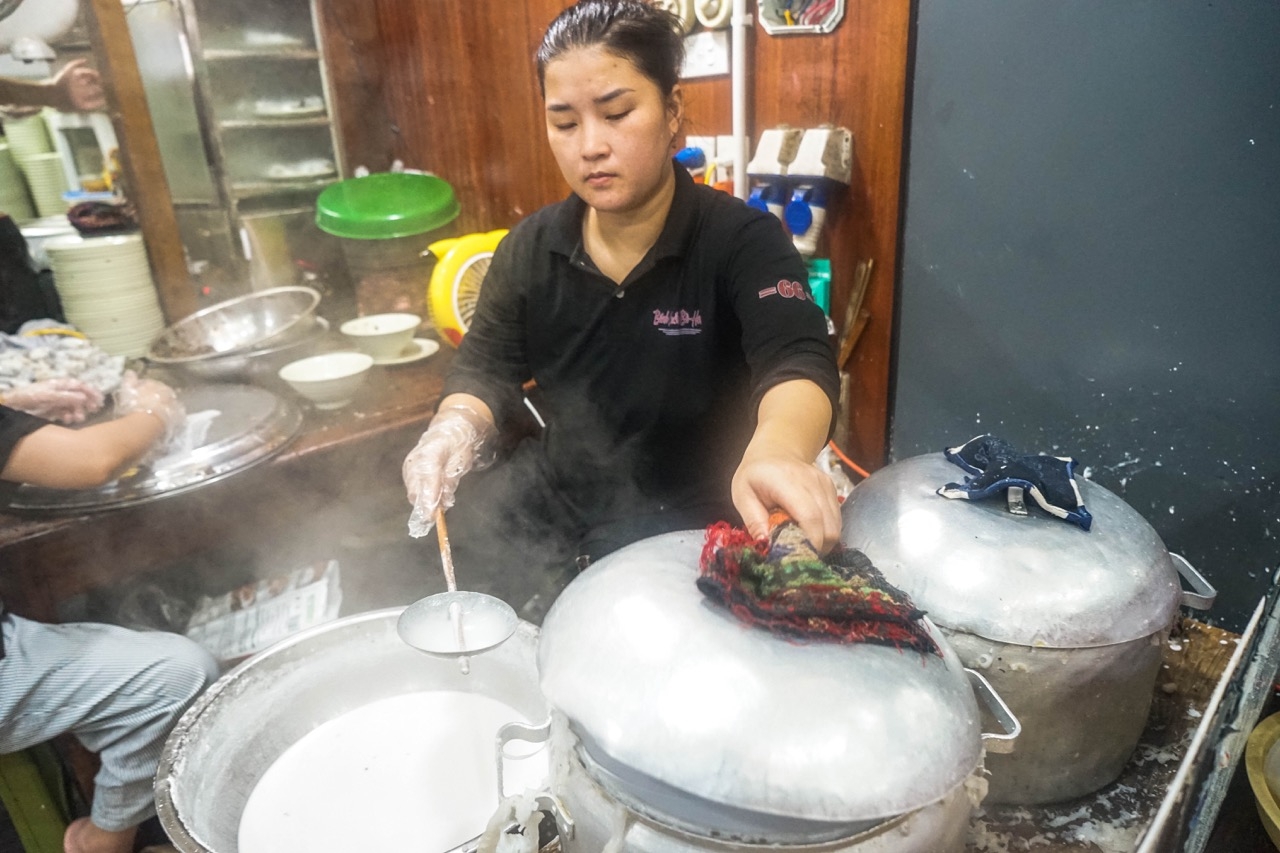 Hanoi Foodie Night Ride: Cycle, Eat, Repeat - Image 40
