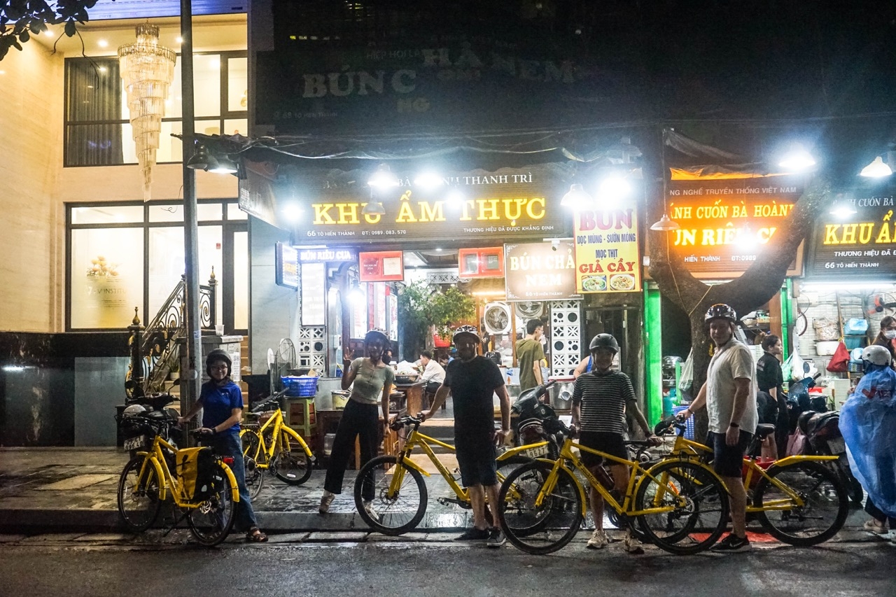 Hanoi Foodie Night Ride: Cycle, Eat, Repeat - Image 39