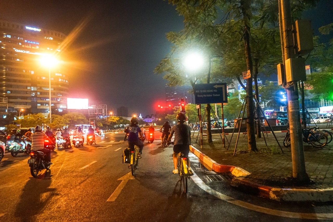 Hanoi Foodie Night Ride: Cycle, Eat, Repeat - Image 37