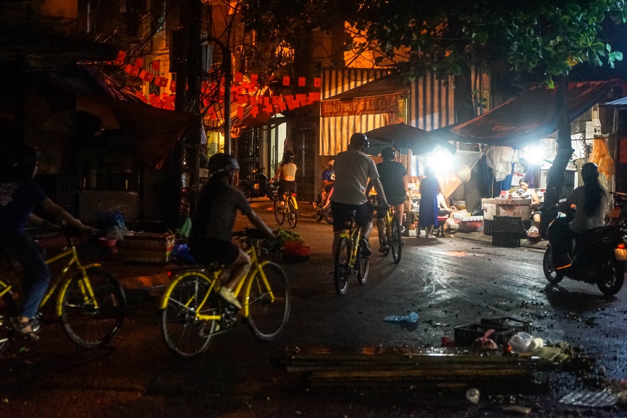 Hanoi Foodie Night Ride: Cycle, Eat, Repeat - Image 28