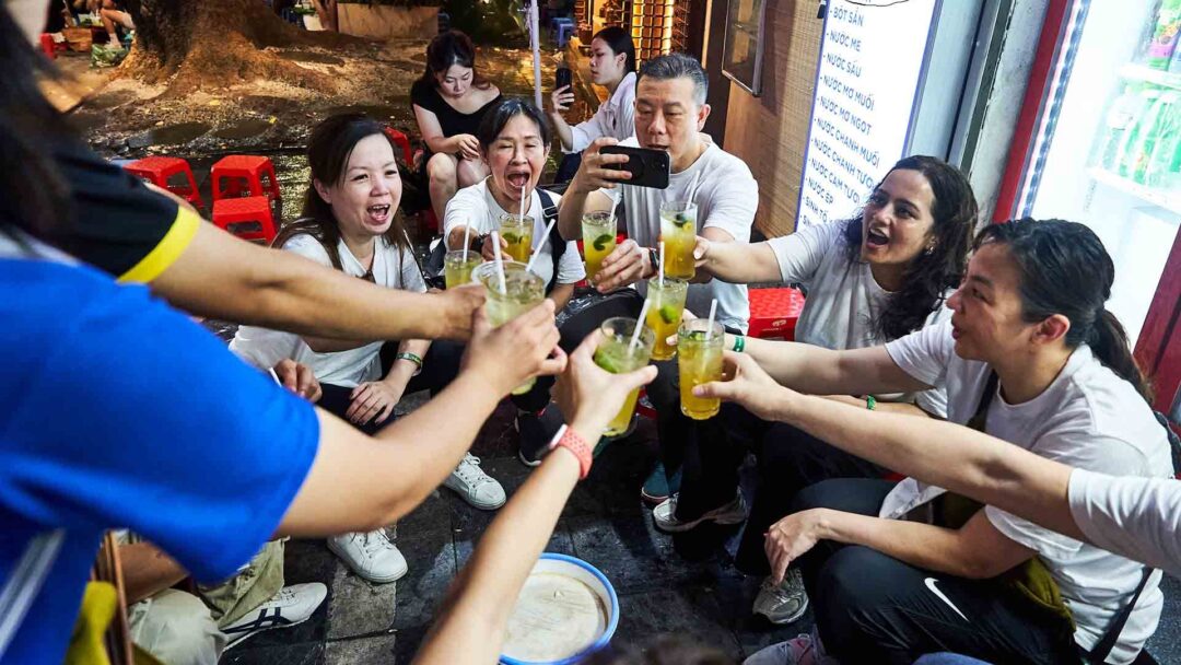 Hanoi Foodie Night Ride: Cycle, Eat, Repeat