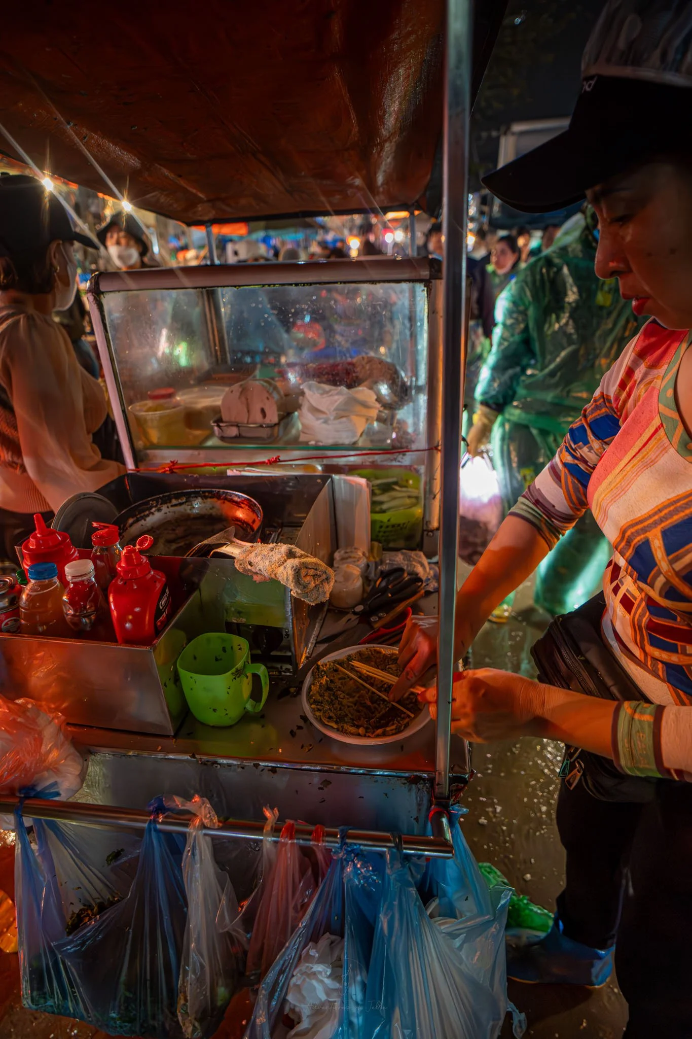 Hanoi Foodie Night Ride: Cycle, Eat, Repeat - Image 25