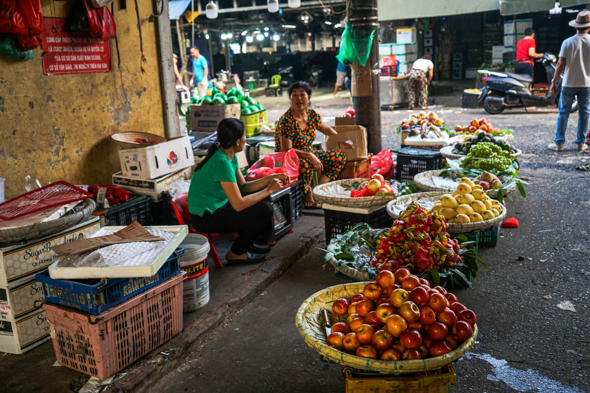 unusual things to do in hanoi