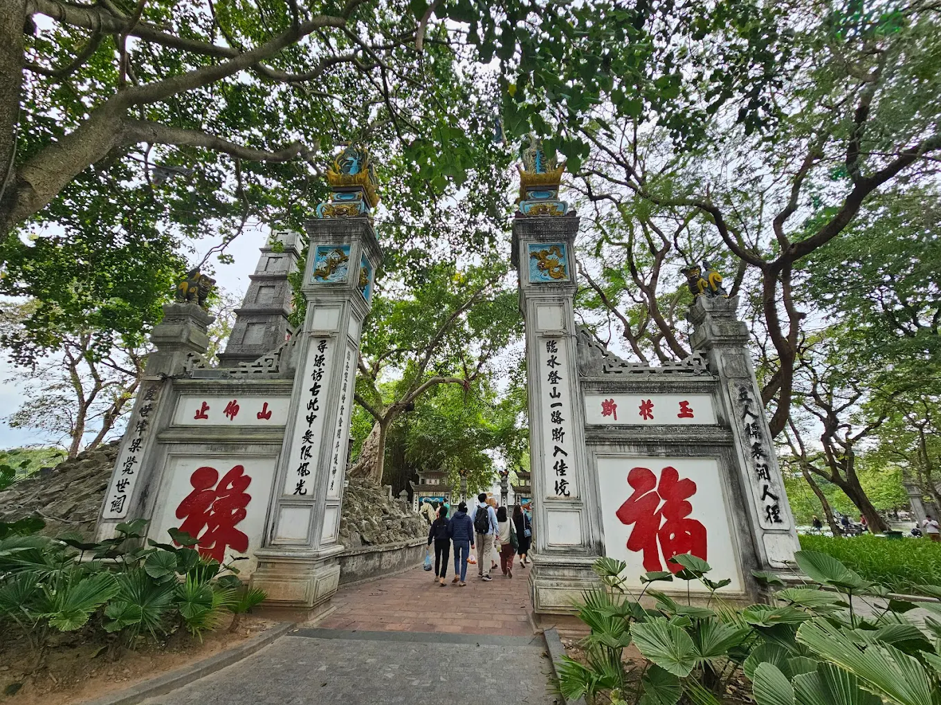 ngoc son temple