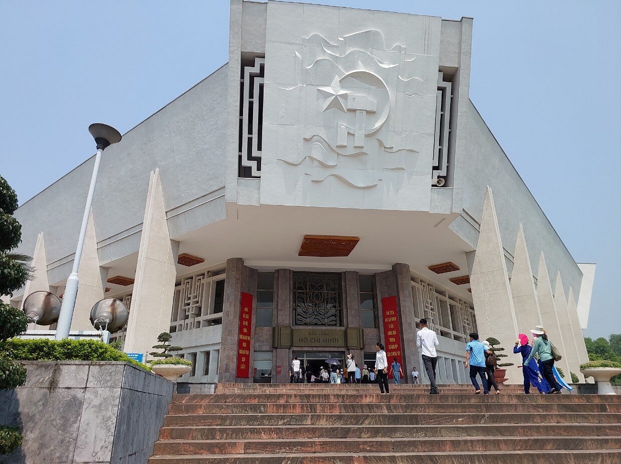 ho chi minh mausoleum