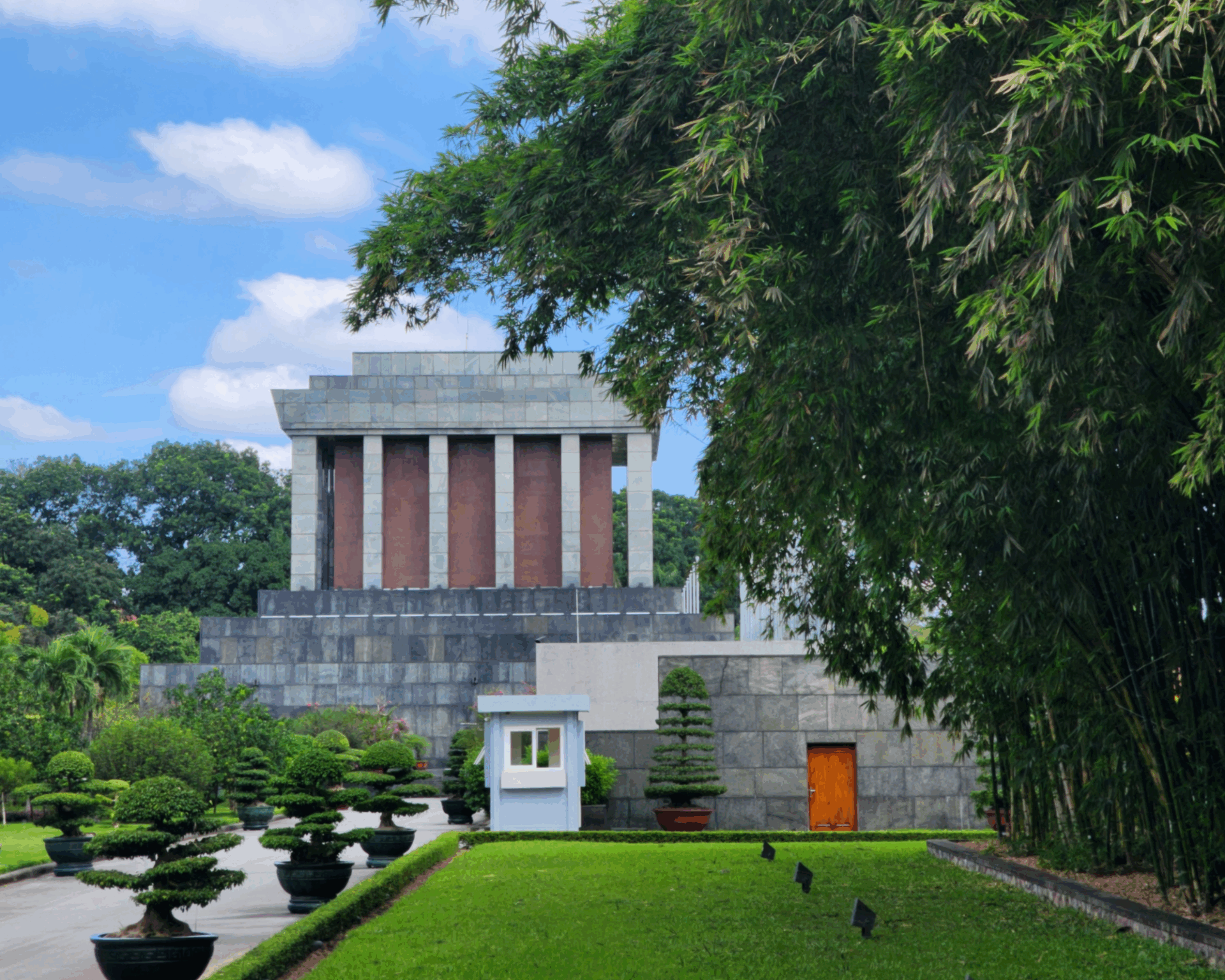 things to do in ho chi minh mausoleum