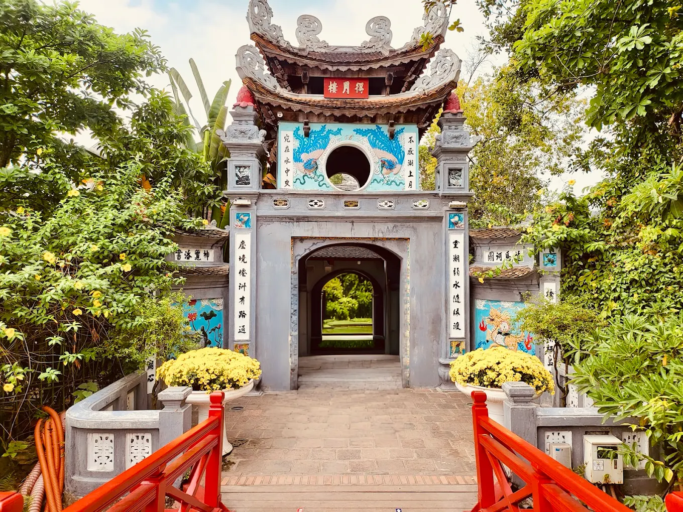 ngoc son temple