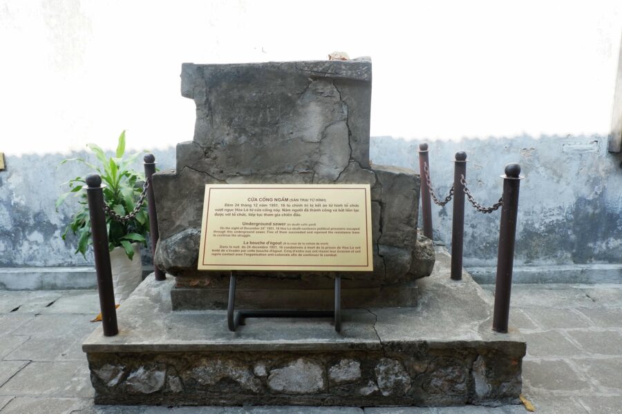 Hoa lo Prison